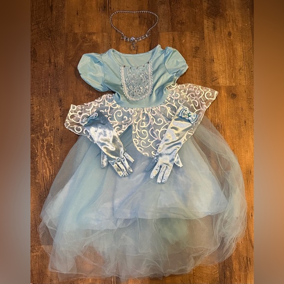 *Sold* Large Princess dress and accessories bundle - Picture 3 of 7